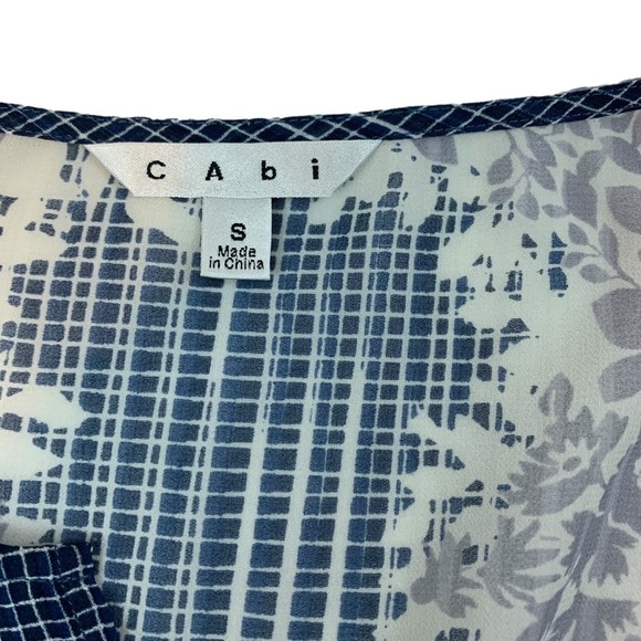 CAbi Womens V-Neck Pullover Blouse Flowers & Grid White Grey Blue Top - Picture 6 of 8